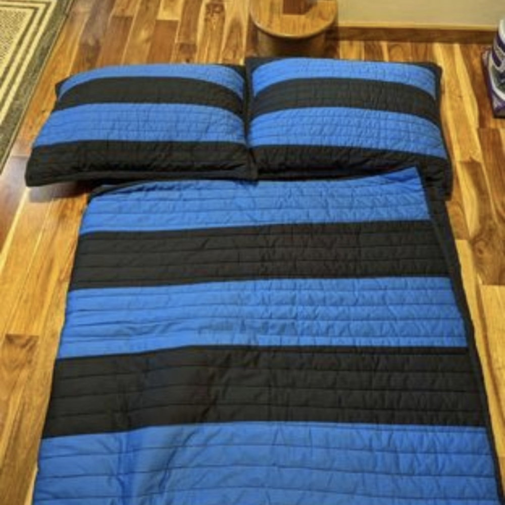 Like new Pottery Barn Teen Full/queen size (rugby royal blue) quilt w/2 shams